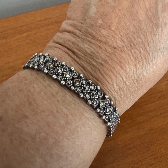 Beautiful Sterling Silver Marcasite Bracelet - Picture 9 of 11